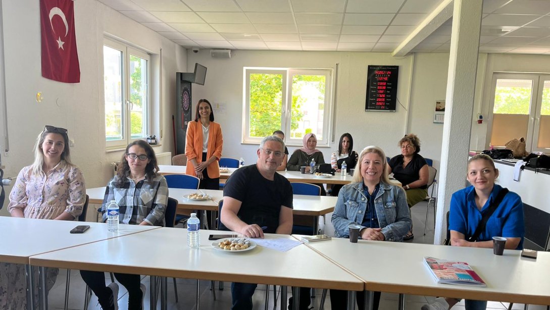 ''Çocuklarda Teknoloji Kullanımı ve Dikkat Edilmesi Gerekenler'' konulu seminer Dietenheim'da gerçekleştirildi.