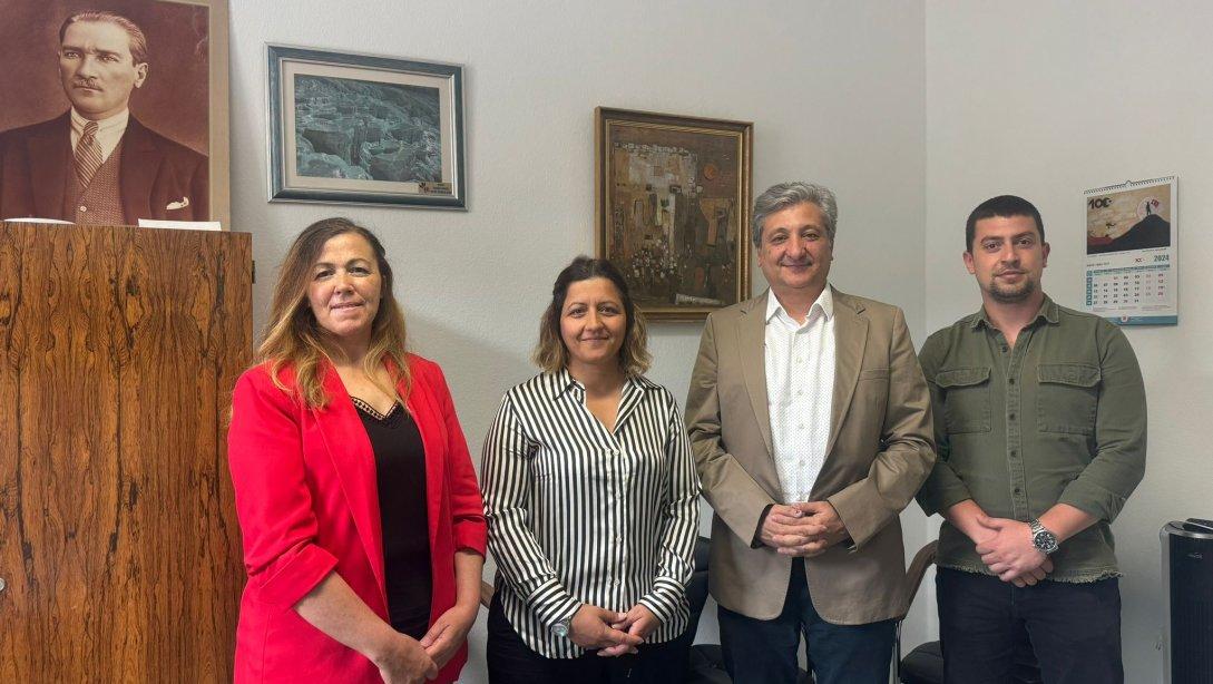 Göppingen 1 Egitim Bölgesi Türk Okul Aile Birliği Derneği Başkanı Aysun Schuler, Eğitim Ataşemiz Prof. Dr. Ali Değirmendereli'yi ziyaret etti.