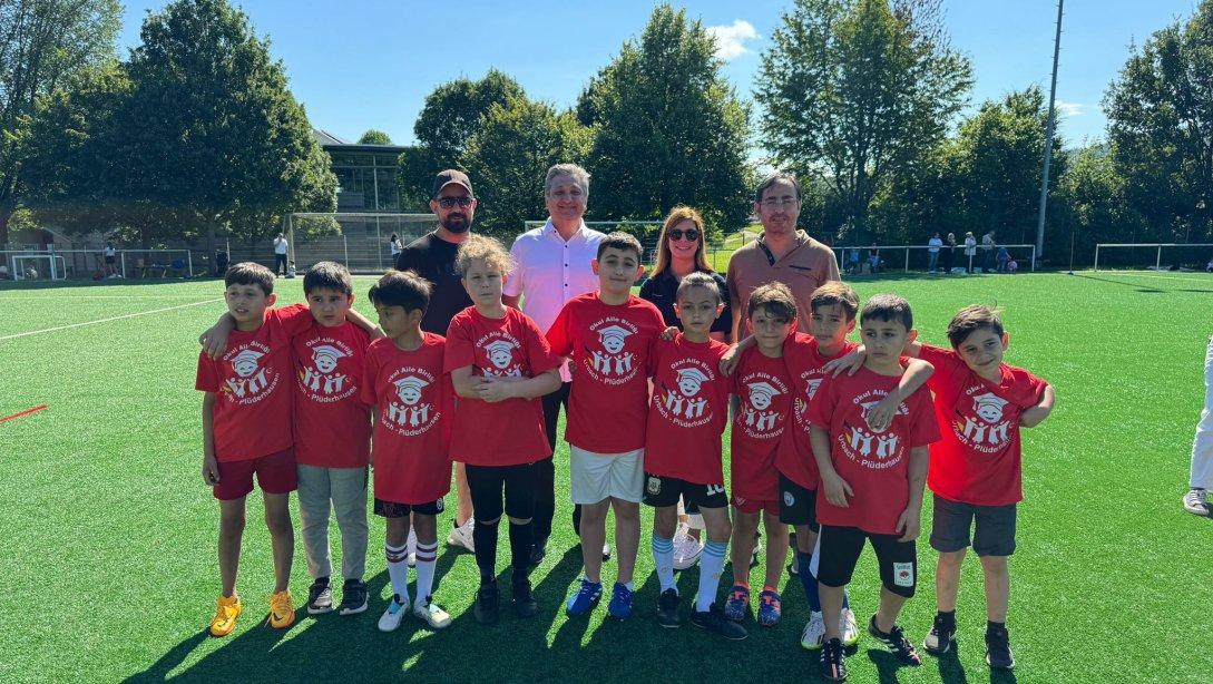 Backnang Türk Okul Aile Birliği Derneği ve öğretmenlerimiz iş birliği ile Schorndorf'ta futbol turnuvası düzenlenmiştir.