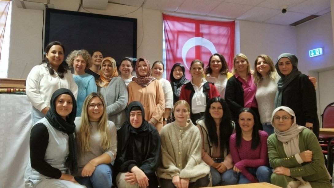 Öğretmenimiz Hülya Cer tarafından Mörikeschule velileri ile düzenlenen kahvaltı